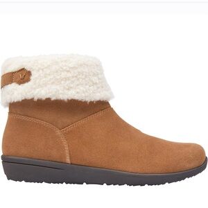 NWT Vionic Women's Vionic Ruth Wheat Suede Size 5